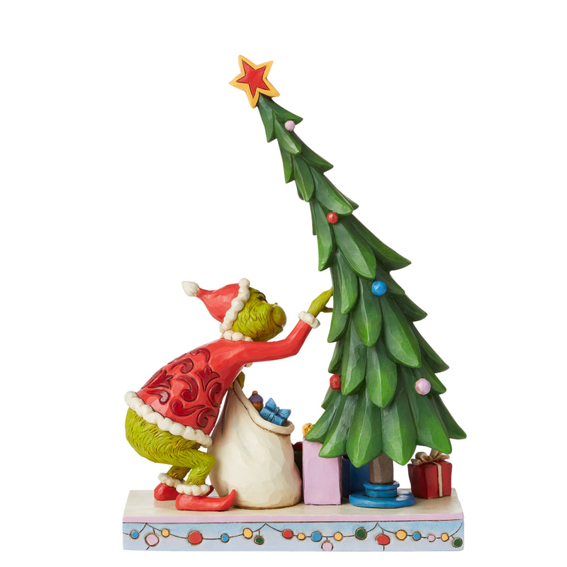 Der Grinch entschmückt den Weihnachtsbaum