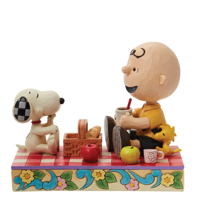 Snoopy, Woodstock und Charlie Brown picknicken