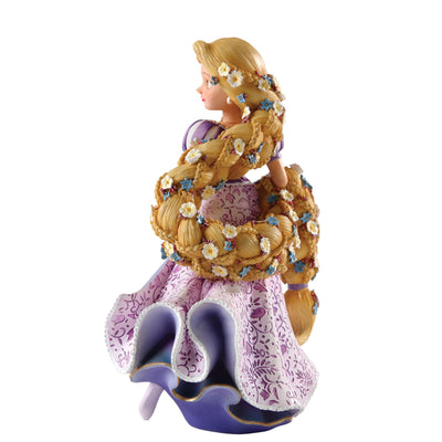 Rapunzel mit Blumen im Haar